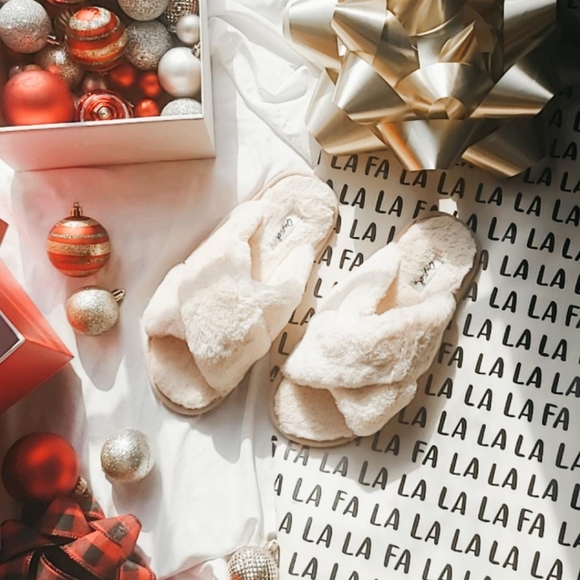 🚨LAST PAIR//BEIGE FUR SLIPPERS - Picture 4 of 11